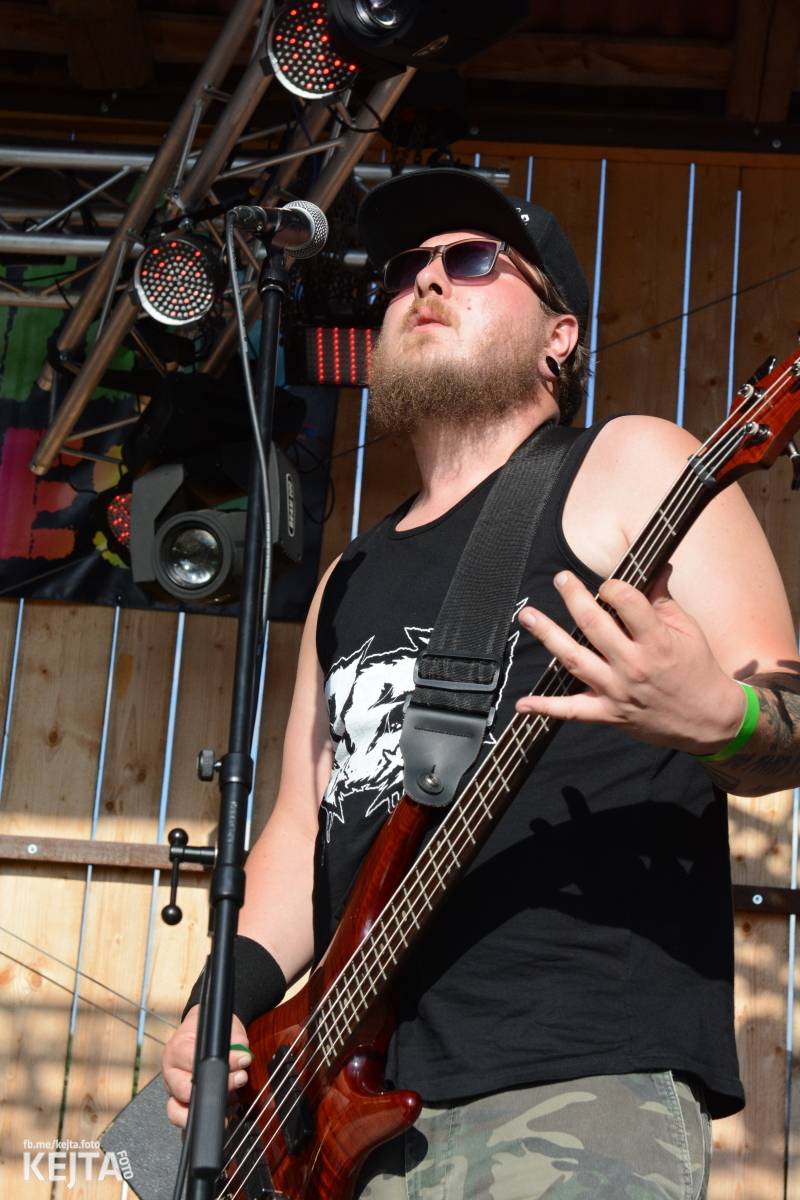 Totální punková jízda - to byl druhý den Kravín Festu