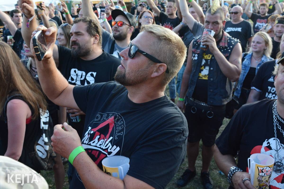 Totální punková jízda - to byl druhý den Kravín Festu