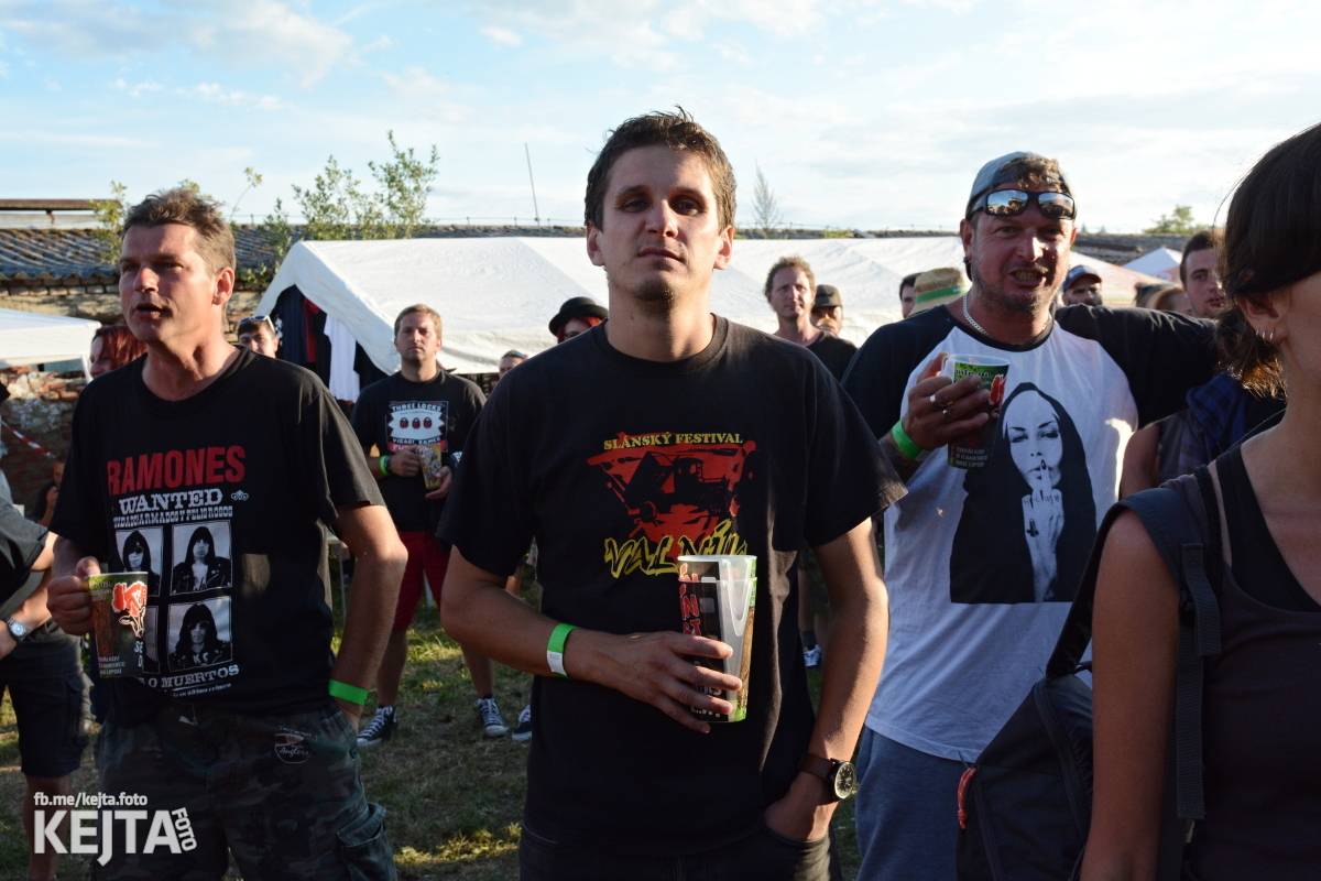 Totální punková jízda - to byl druhý den Kravín Festu