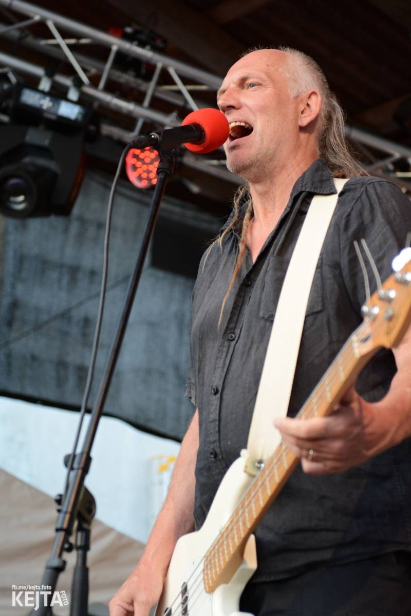 Totální punková jízda - to byl druhý den Kravín Festu