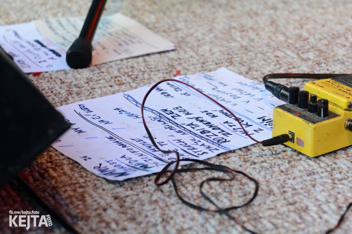 Totální punková jízda - to byl druhý den Kravín Festu