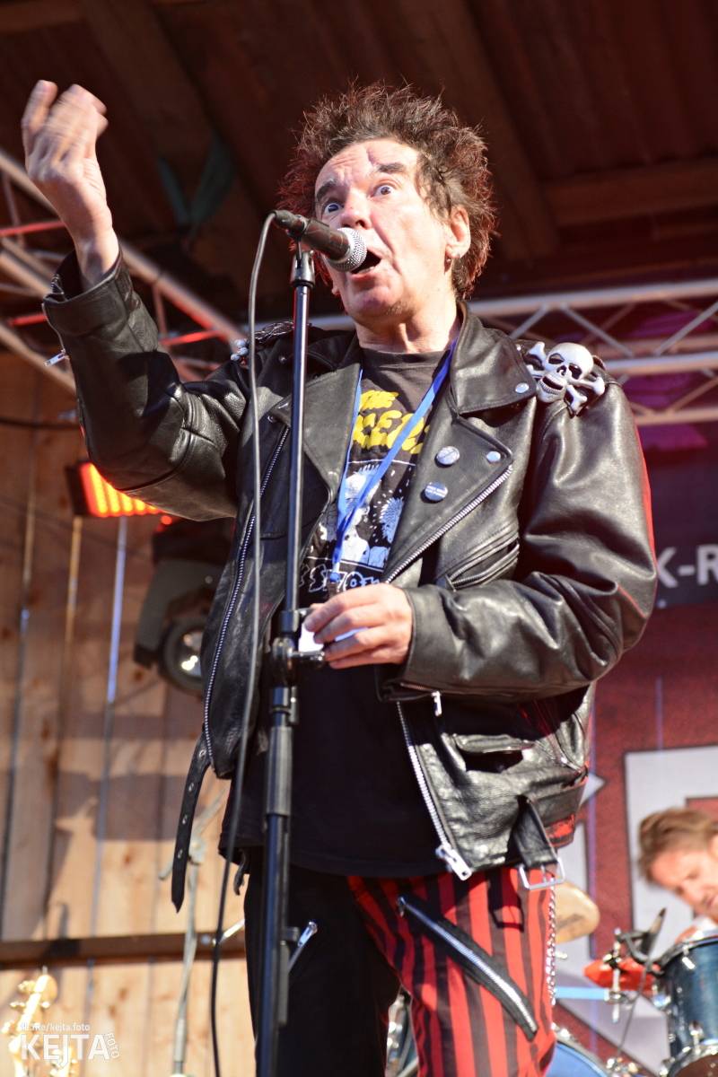 Totální punková jízda - to byl druhý den Kravín Festu