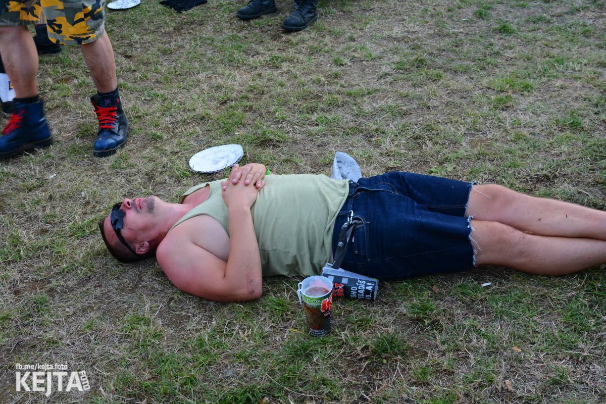 Totální punková jízda - to byl druhý den Kravín Festu