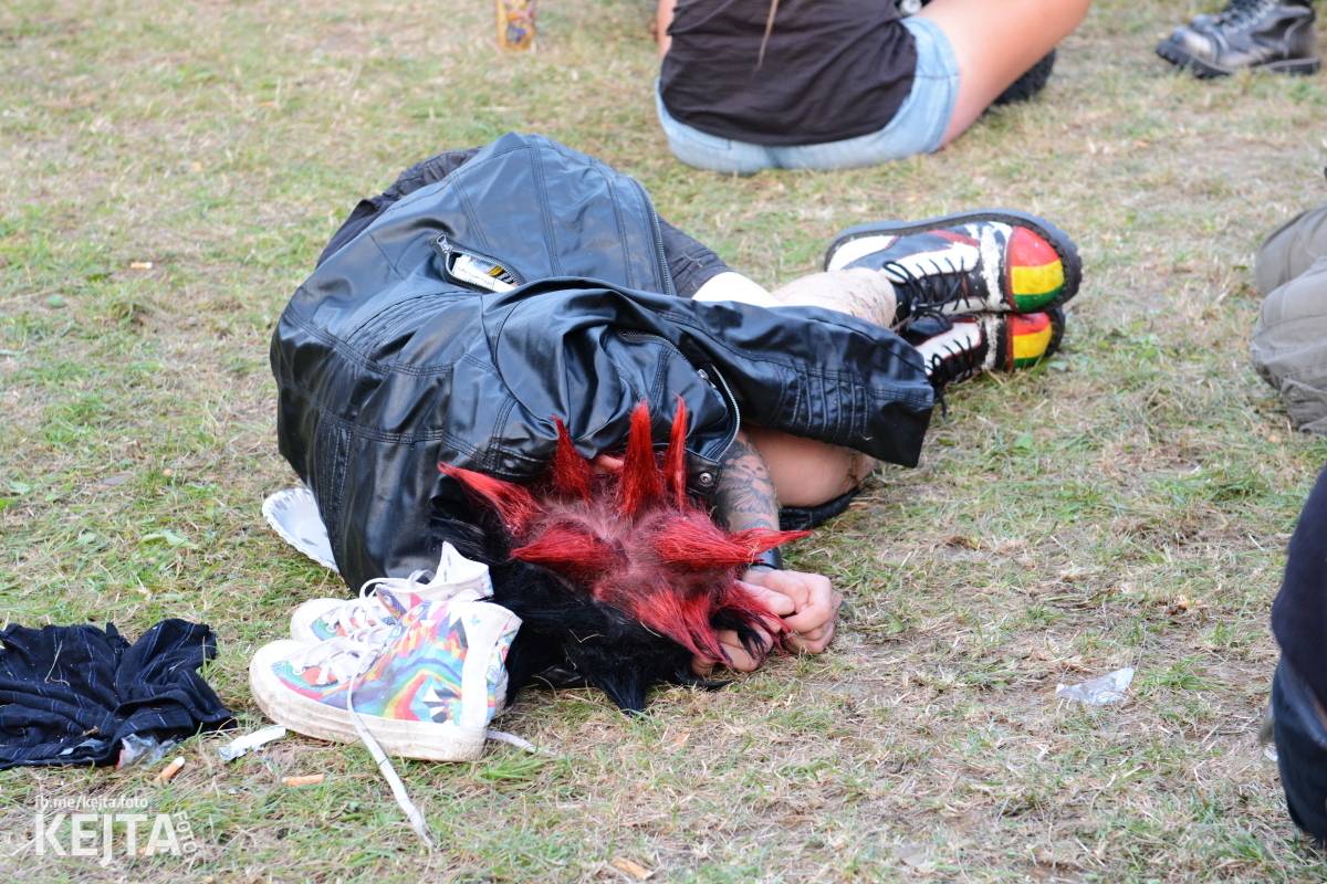 Totální punková jízda - to byl druhý den Kravín Festu