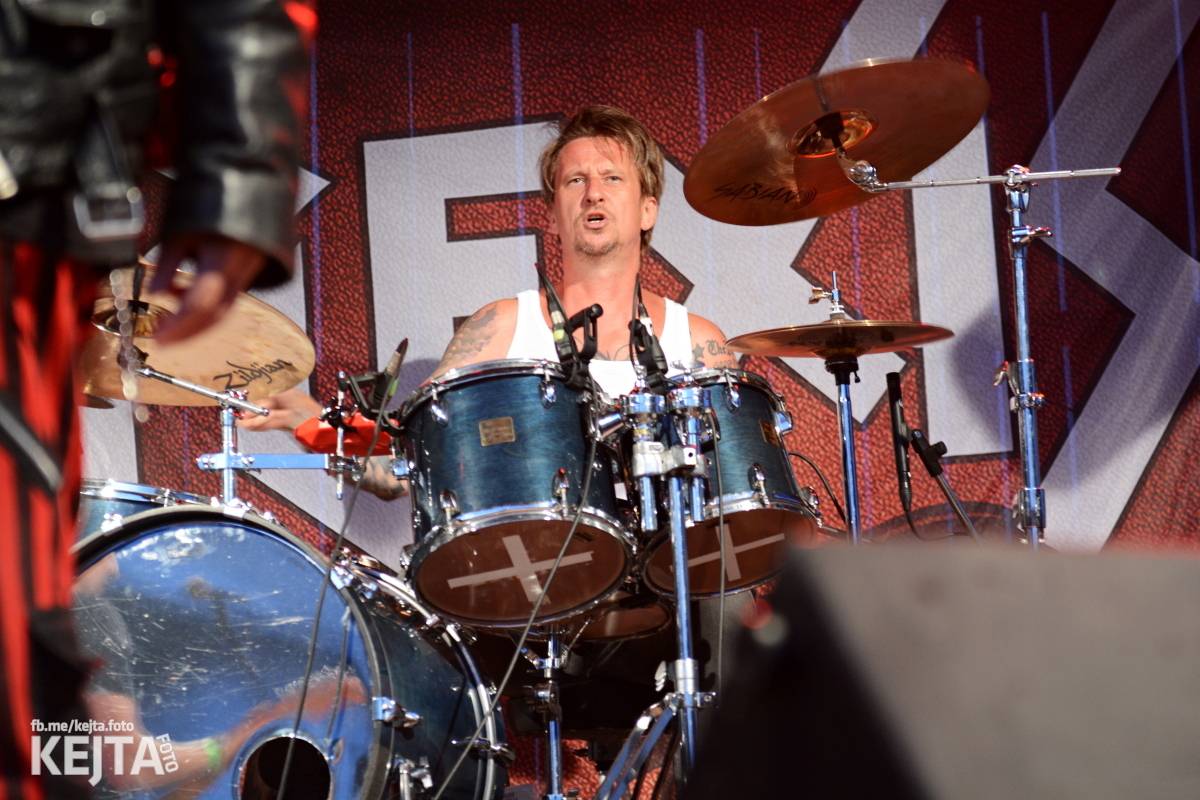 Totální punková jízda - to byl druhý den Kravín Festu