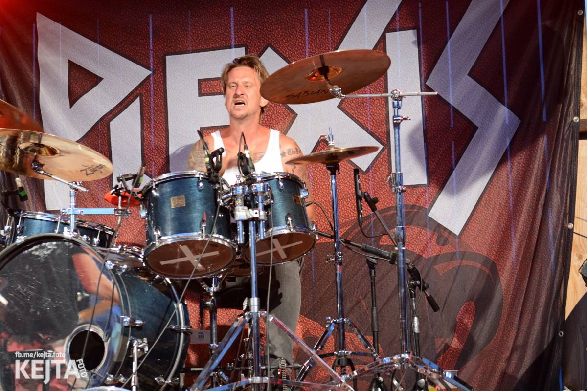 Totální punková jízda - to byl druhý den Kravín Festu