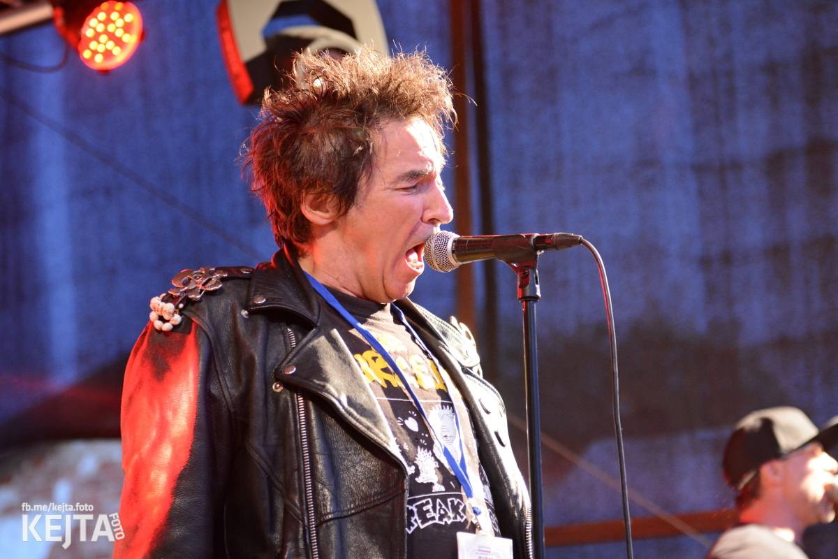 Totální punková jízda - to byl druhý den Kravín Festu