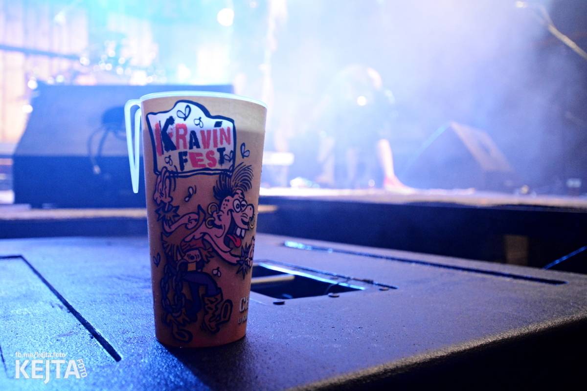 Totální punková jízda - to byl druhý den Kravín Festu