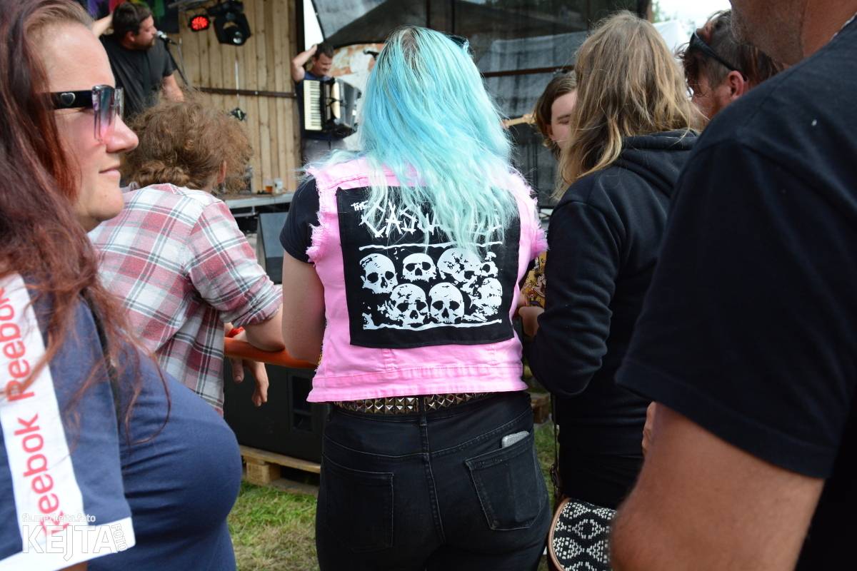 Totální punková jízda - to byl druhý den Kravín Festu