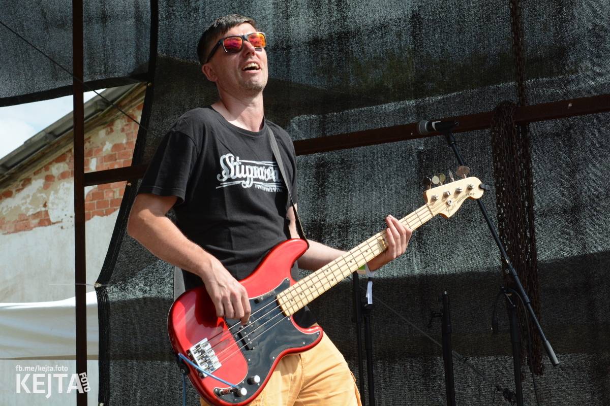 Totální punková jízda - to byl druhý den Kravín Festu