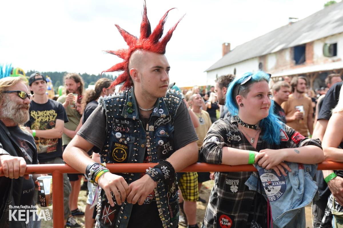 Totální punková jízda - to byl druhý den Kravín Festu