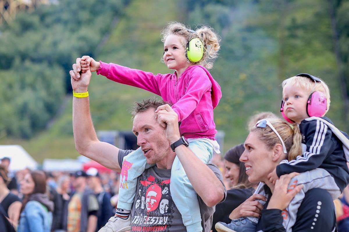 Pod harrachovským můstkem zakotvila Keltská noc, zahráli Tři sestry, Horkýže Slíže, Vypsaná fiXa nebo Wohnout