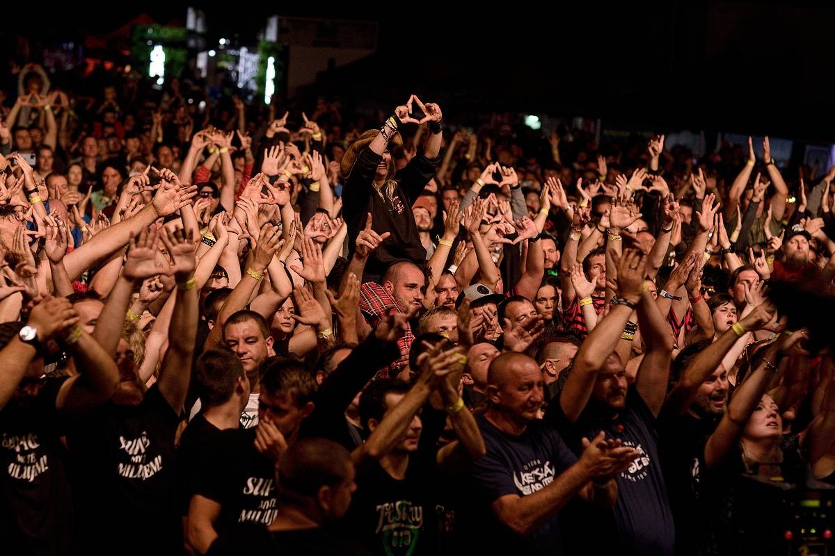 Pod harrachovským můstkem zakotvila Keltská noc, zahráli Tři sestry, Horkýže Slíže, Vypsaná fiXa nebo Wohnout