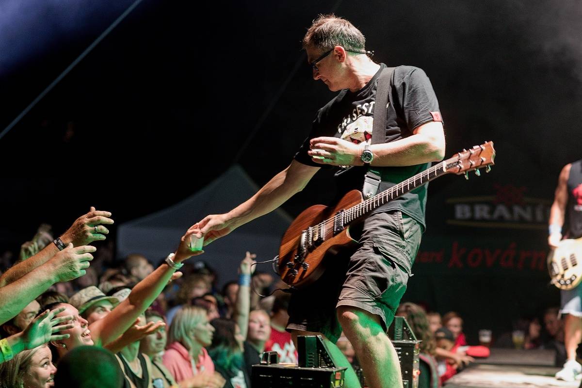 Pod harrachovským můstkem zakotvila Keltská noc, zahráli Tři sestry, Horkýže Slíže, Vypsaná fiXa nebo Wohnout