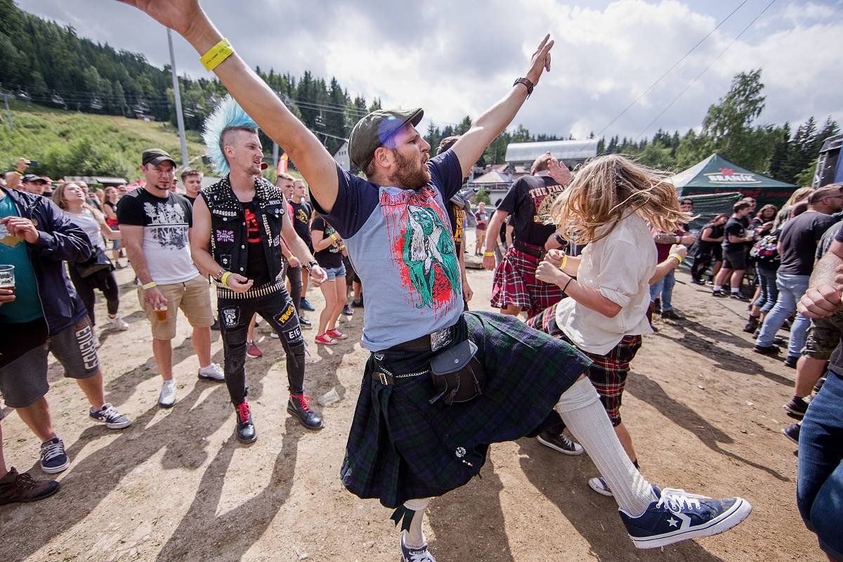 Pod harrachovským můstkem zakotvila Keltská noc, zahráli Tři sestry, Horkýže Slíže, Vypsaná fiXa nebo Wohnout