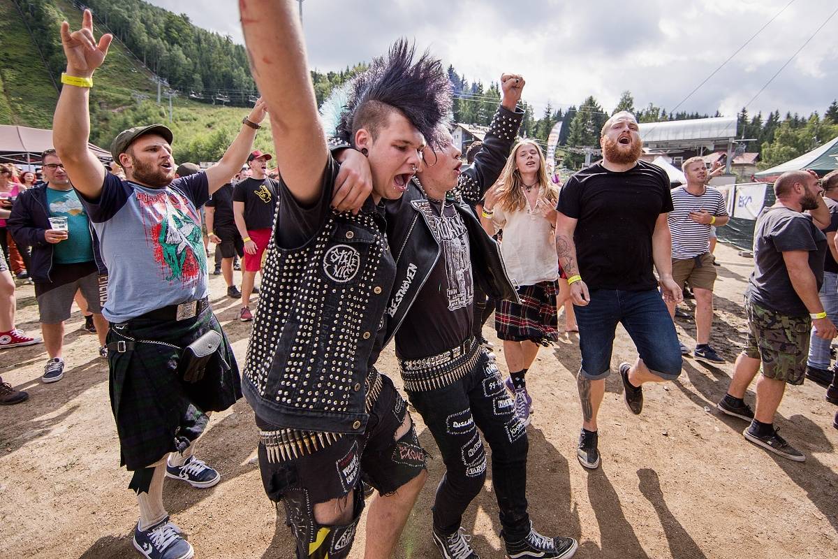 Pod harrachovským můstkem zakotvila Keltská noc, zahráli Tři sestry, Horkýže Slíže, Vypsaná fiXa nebo Wohnout