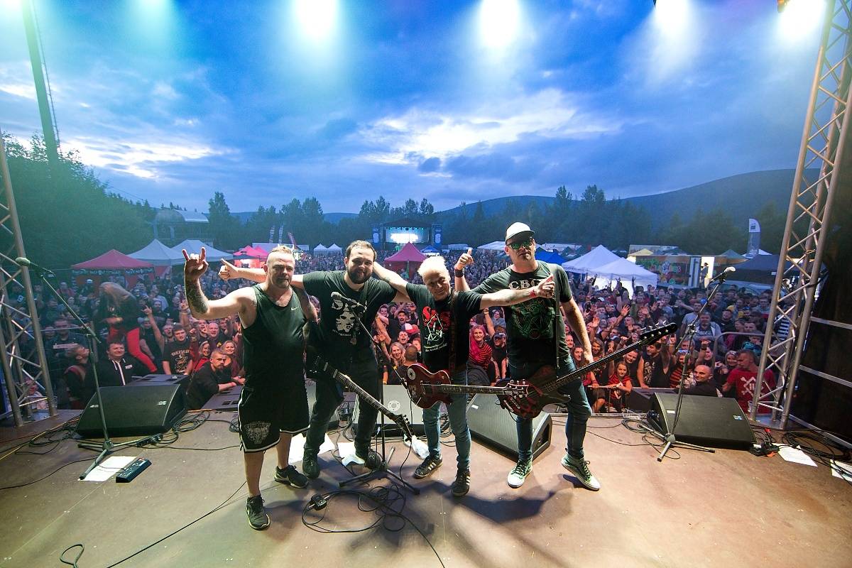 Pod harrachovským můstkem zakotvila Keltská noc, zahráli Tři sestry, Horkýže Slíže, Vypsaná fiXa nebo Wohnout