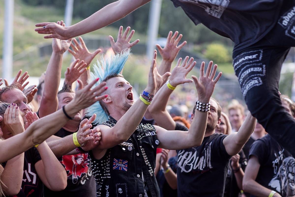 Pod harrachovským můstkem zakotvila Keltská noc, zahráli Tři sestry, Horkýže Slíže, Vypsaná fiXa nebo Wohnout