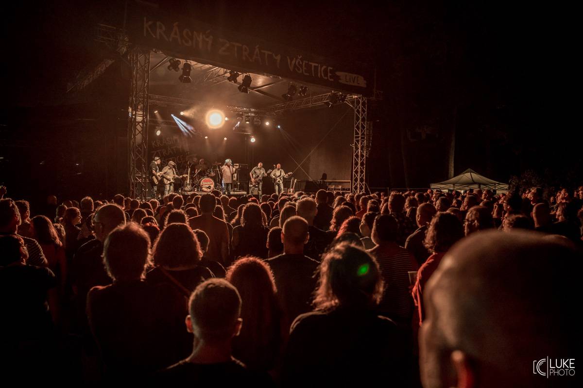 Festival Krasný ztráty ovládli Framus Five a Krausberry. Michal Prokop oslavil narozeniny