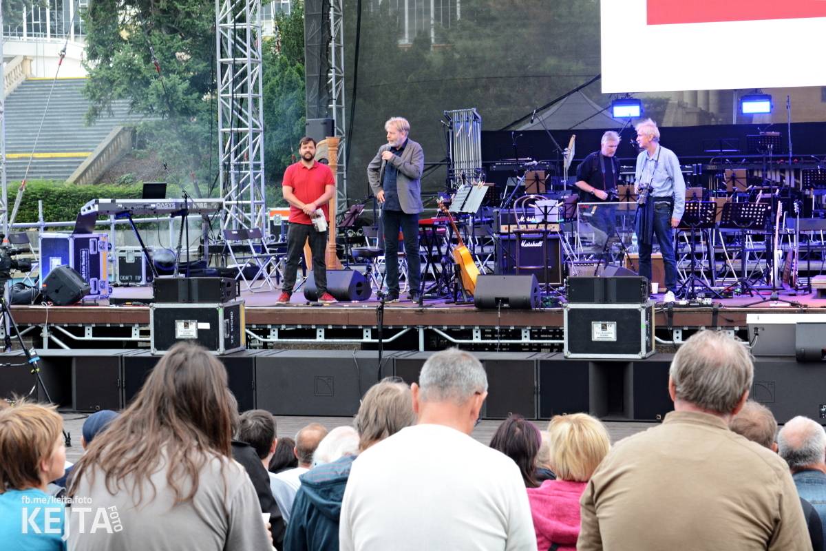 30 let bez okupantů: Pražský výběr Symphony a utajený host Petr Janda