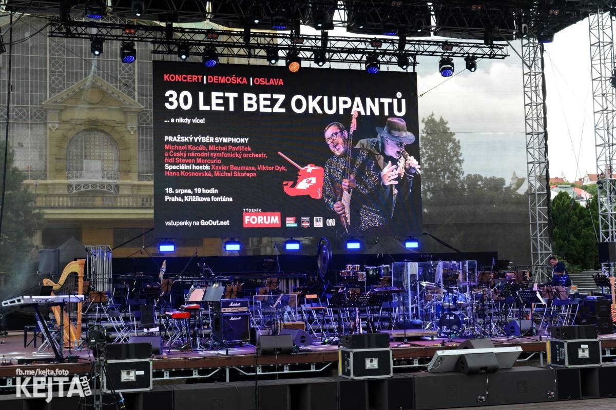 30 let bez okupantů: Pražský výběr Symphony a utajený host Petr Janda