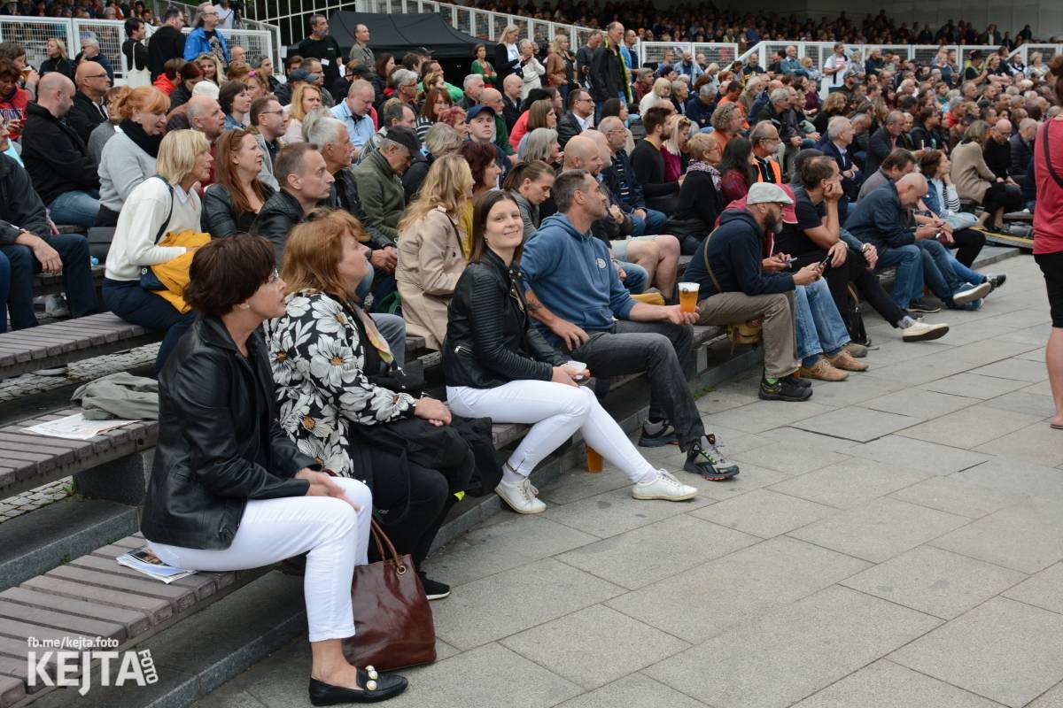 30 let bez okupantů: Pražský výběr Symphony a utajený host Petr Janda