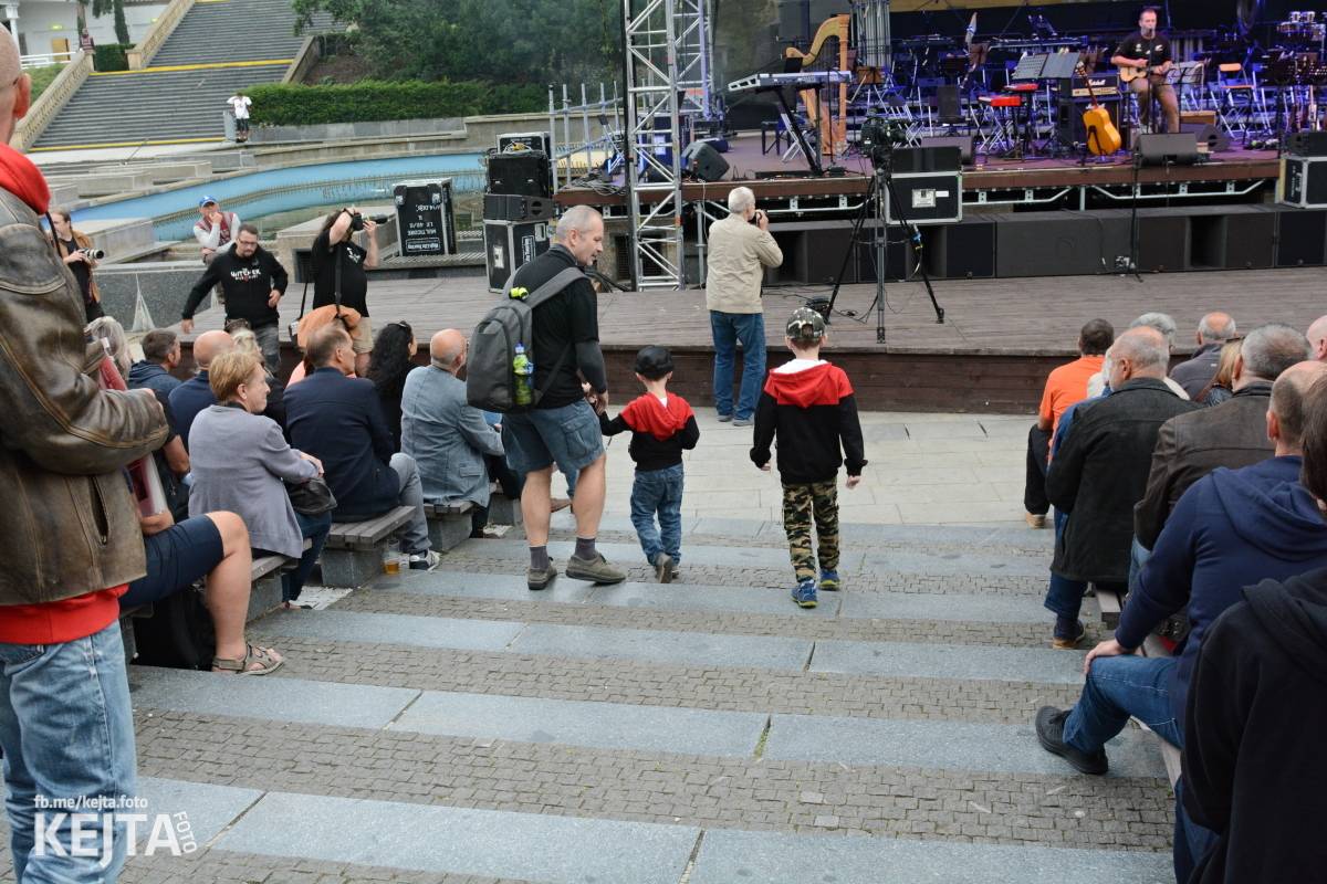 30 let bez okupantů: Pražský výběr Symphony a utajený host Petr Janda