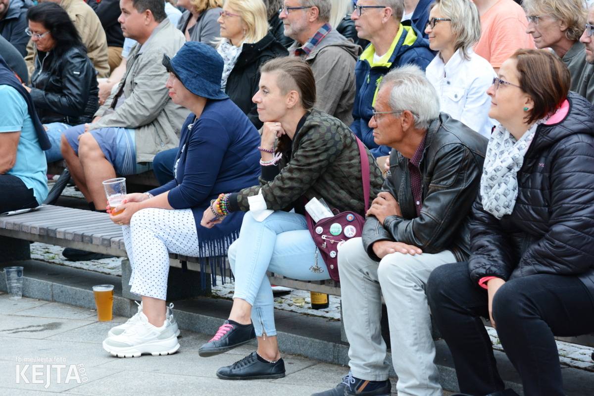 30 let bez okupantů: Pražský výběr Symphony a utajený host Petr Janda