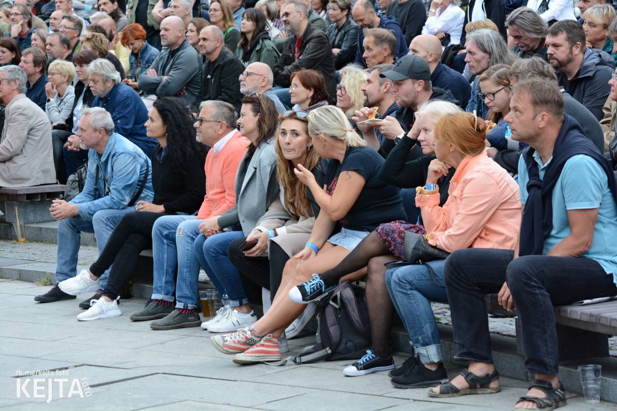 30 let bez okupantů: Pražský výběr Symphony a utajený host Petr Janda