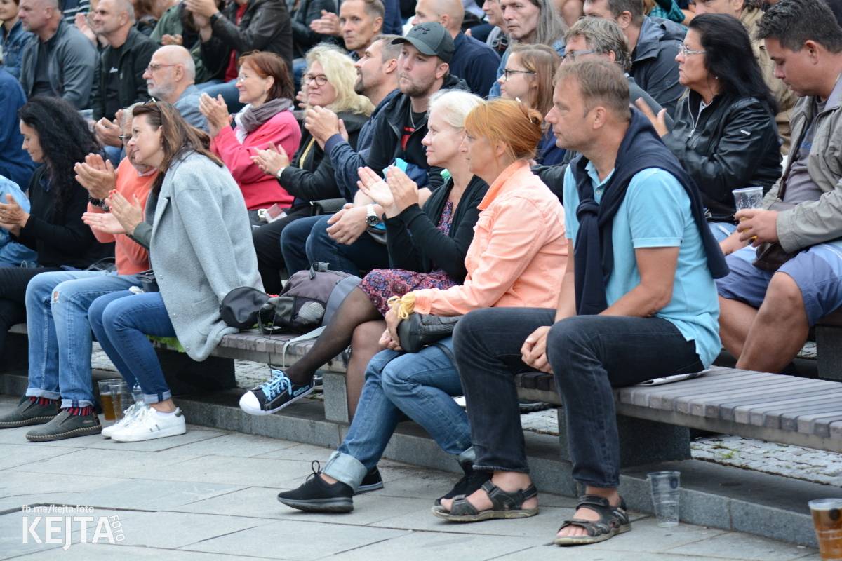 30 let bez okupantů: Pražský výběr Symphony a utajený host Petr Janda