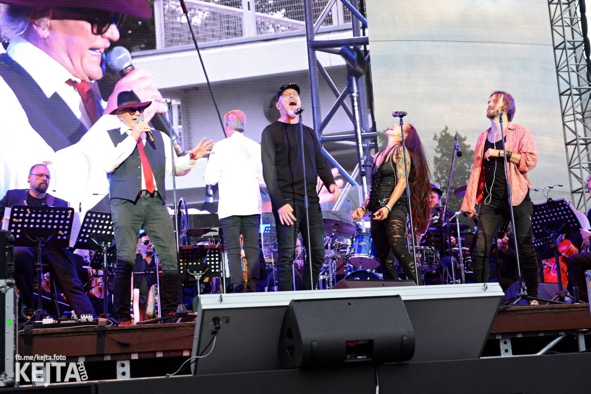 30 let bez okupantů: Pražský výběr Symphony a utajený host Petr Janda