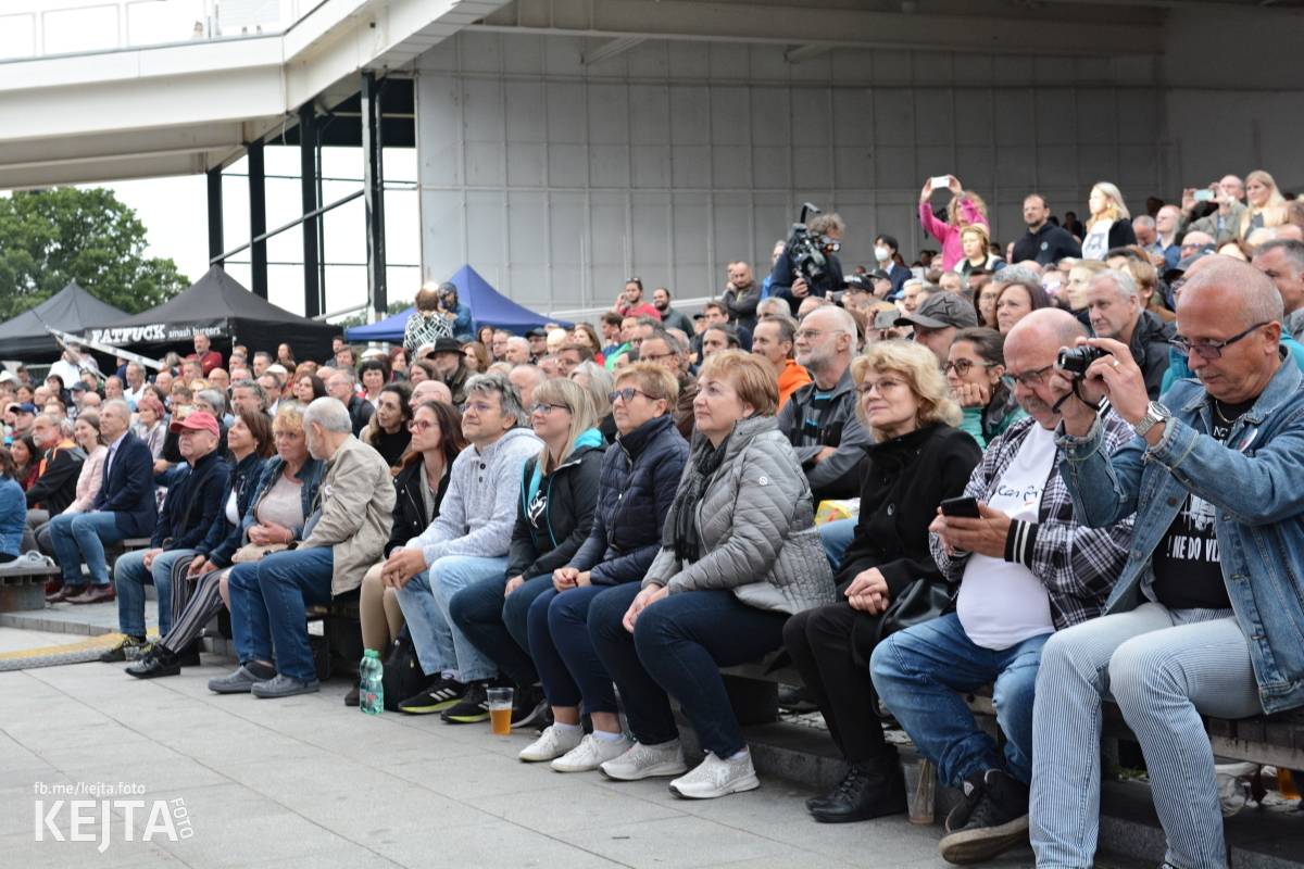 30 let bez okupantů: Pražský výběr Symphony a utajený host Petr Janda