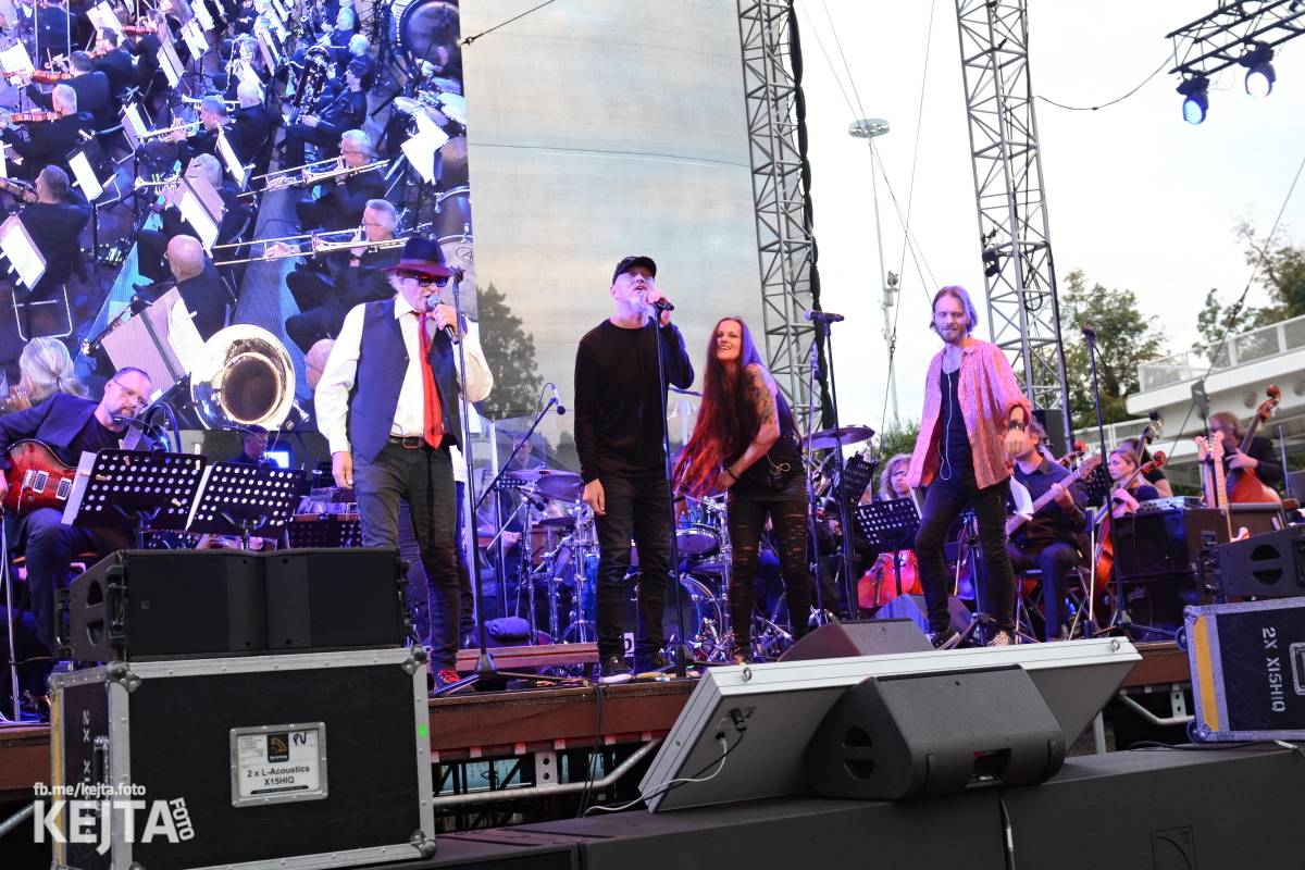 30 let bez okupantů: Pražský výběr Symphony a utajený host Petr Janda