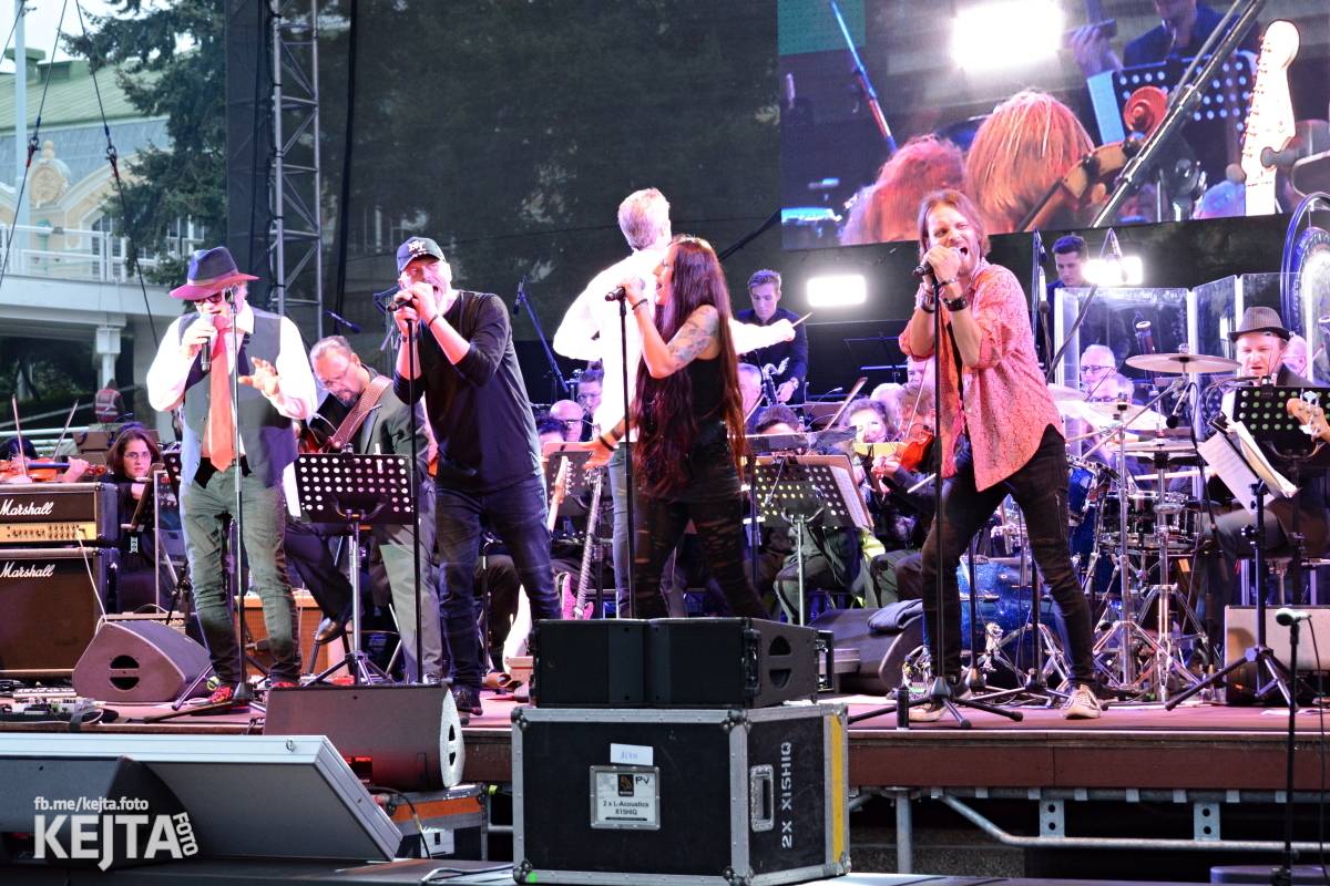 30 let bez okupantů: Pražský výběr Symphony a utajený host Petr Janda