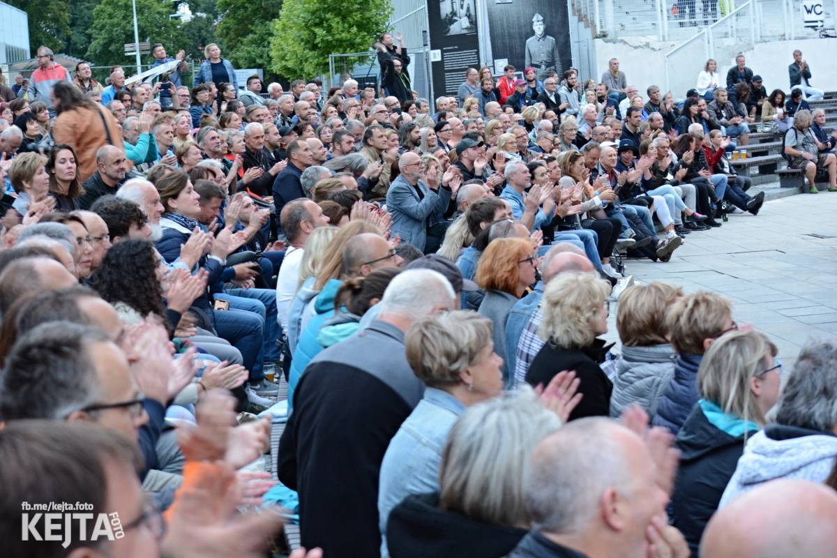 30 let bez okupantů: Pražský výběr Symphony a utajený host Petr Janda