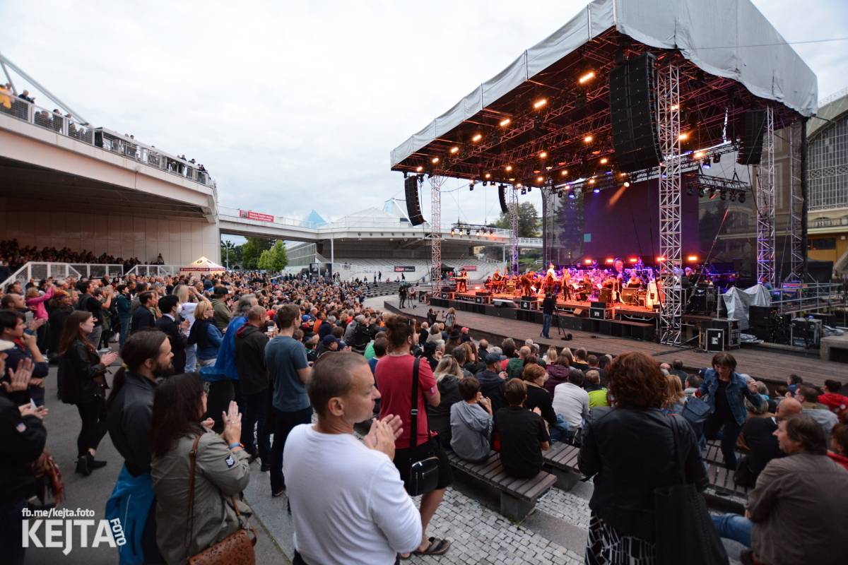 30 let bez okupantů: Pražský výběr Symphony a utajený host Petr Janda