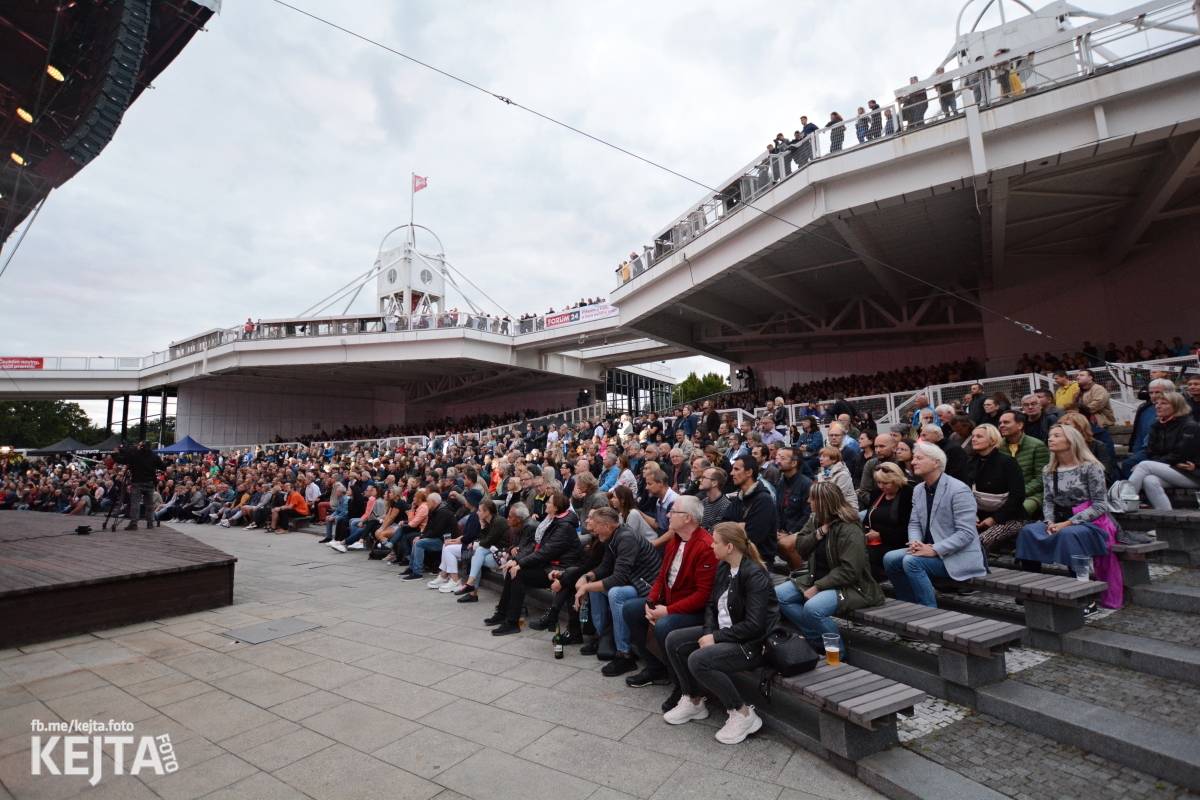 30 let bez okupantů: Pražský výběr Symphony a utajený host Petr Janda