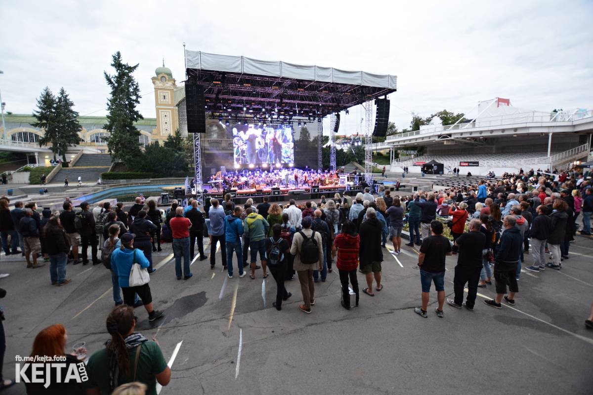30 let bez okupantů: Pražský výběr Symphony a utajený host Petr Janda