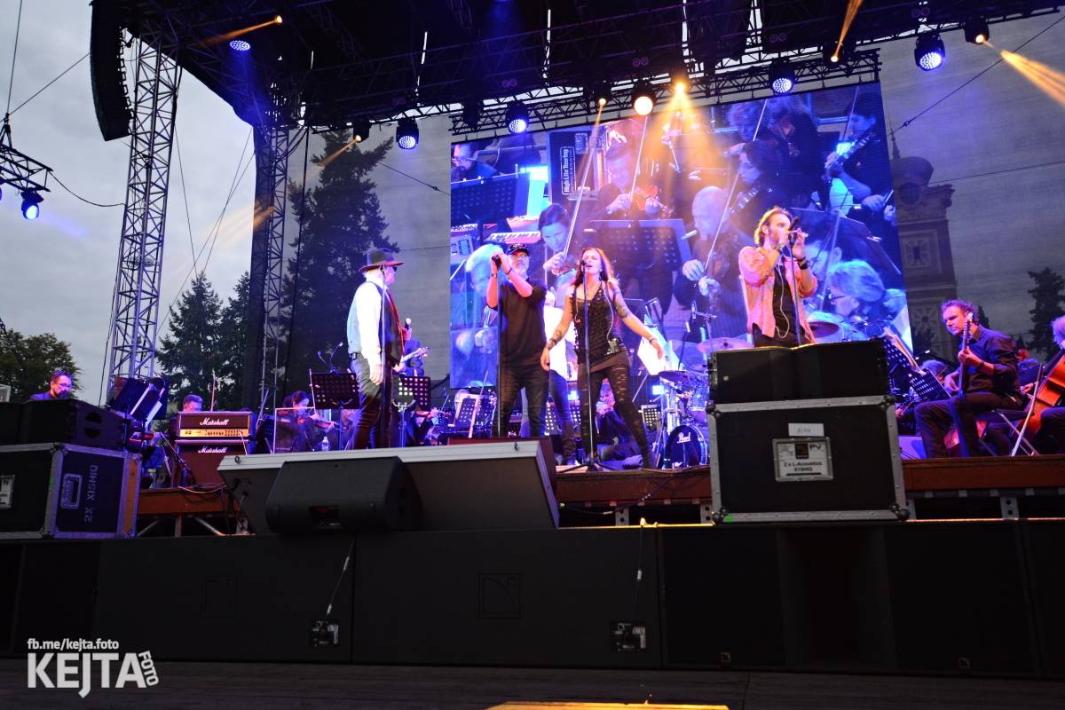 30 let bez okupantů: Pražský výběr Symphony a utajený host Petr Janda