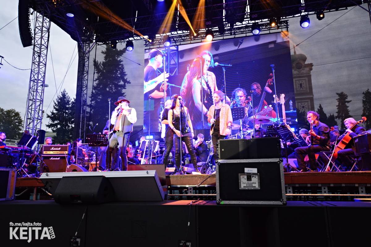 30 let bez okupantů: Pražský výběr Symphony a utajený host Petr Janda