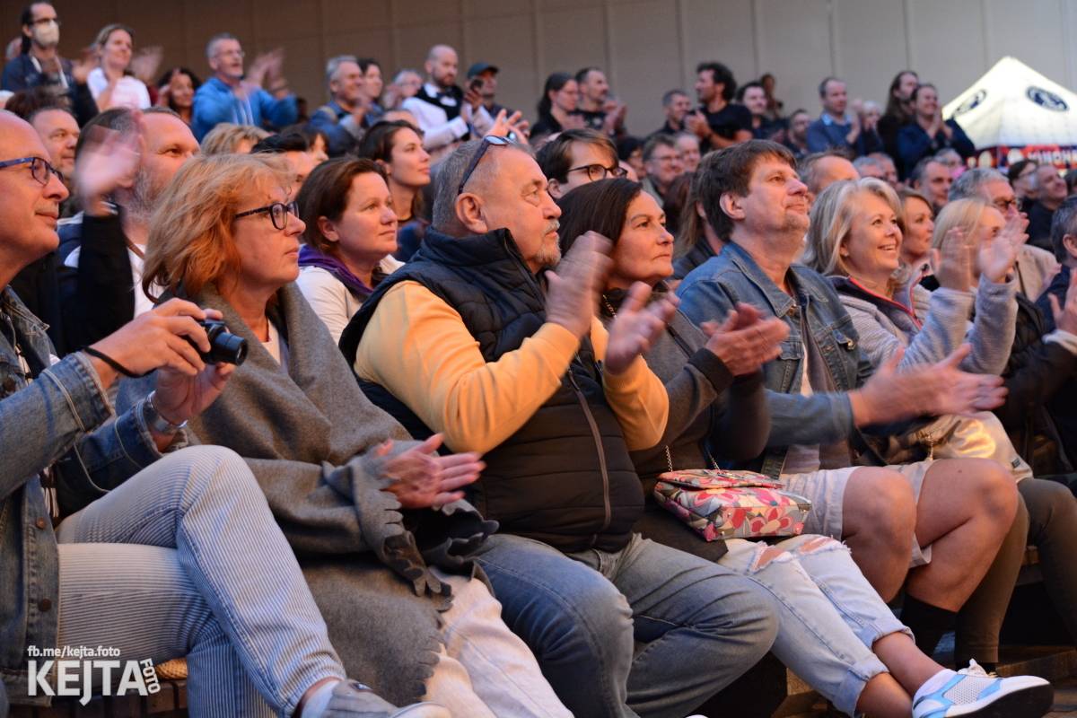 30 let bez okupantů: Pražský výběr Symphony a utajený host Petr Janda