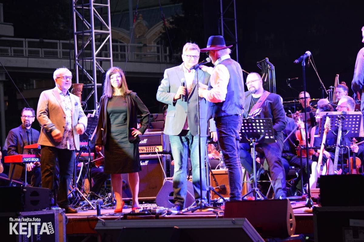 30 let bez okupantů: Pražský výběr Symphony a utajený host Petr Janda