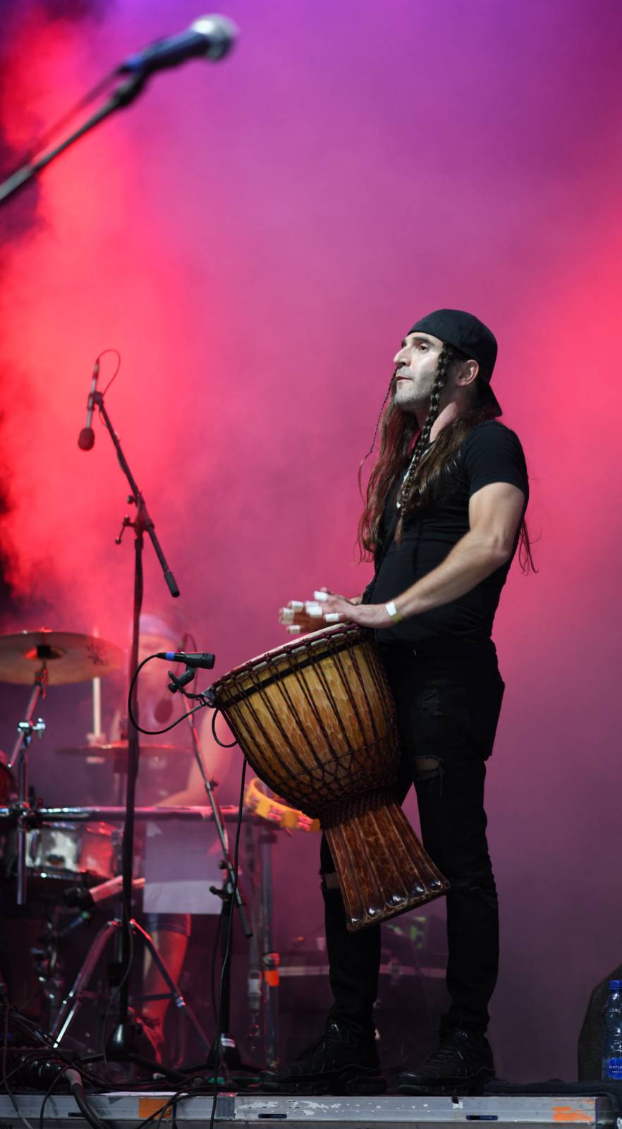 Živelní Gaia Mesiah přivezli do Ledáren Braník pozitivní energii