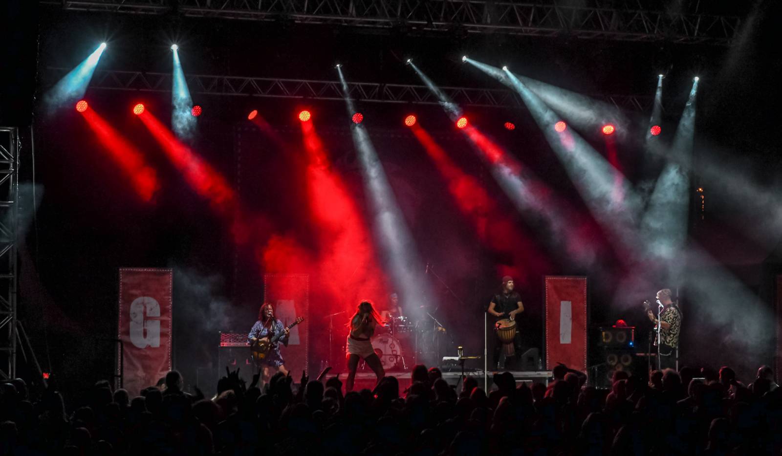 Živelní Gaia Mesiah přivezli do Ledáren Braník pozitivní energii