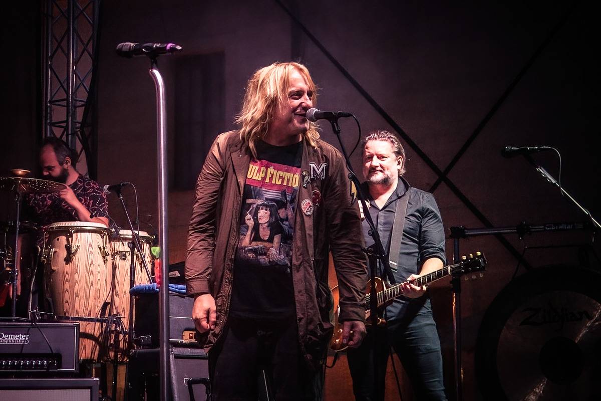 Romantika na zámku s Davidem Kollerem. Zpěvák si s sebou přivezl Márdiho z Vypsané fiXy