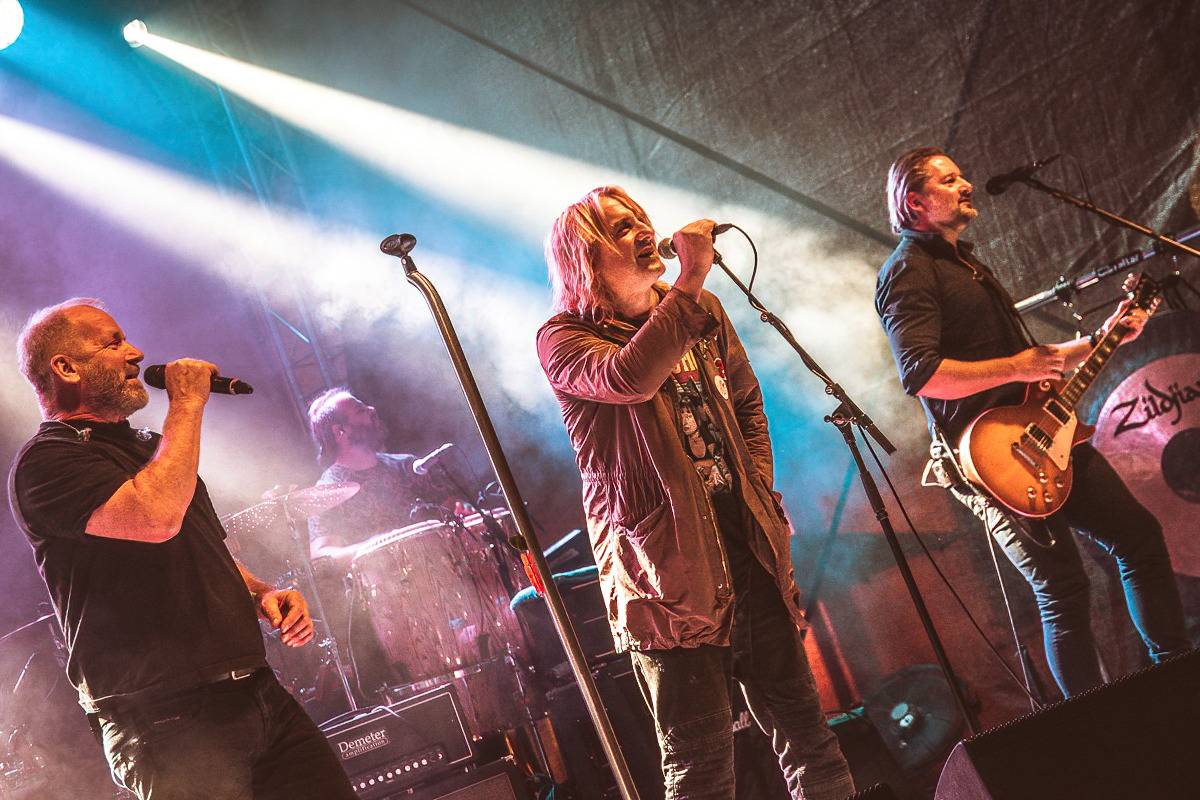 Romantika na zámku s Davidem Kollerem. Zpěvák si s sebou přivezl Márdiho z Vypsané fiXy