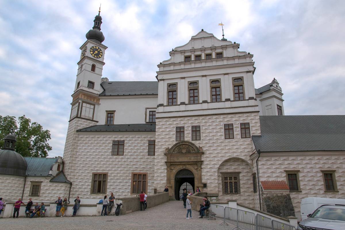 Romantika na zámku s Davidem Kollerem. Zpěvák si s sebou přivezl Márdiho z Vypsané fiXy