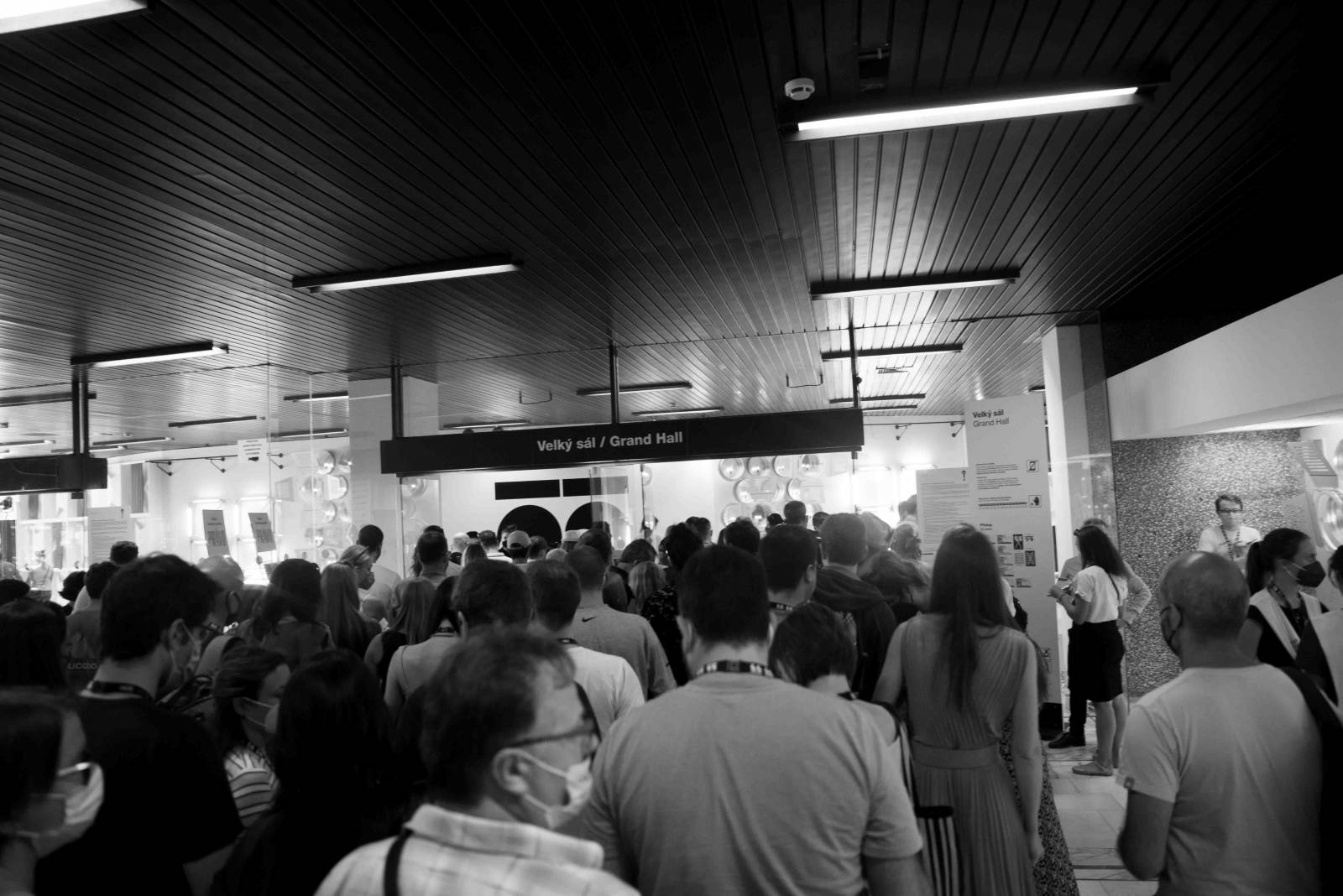 Druhý den filmového festivalu ve znamení premiér, rozruch vyvolal film Bestsellery