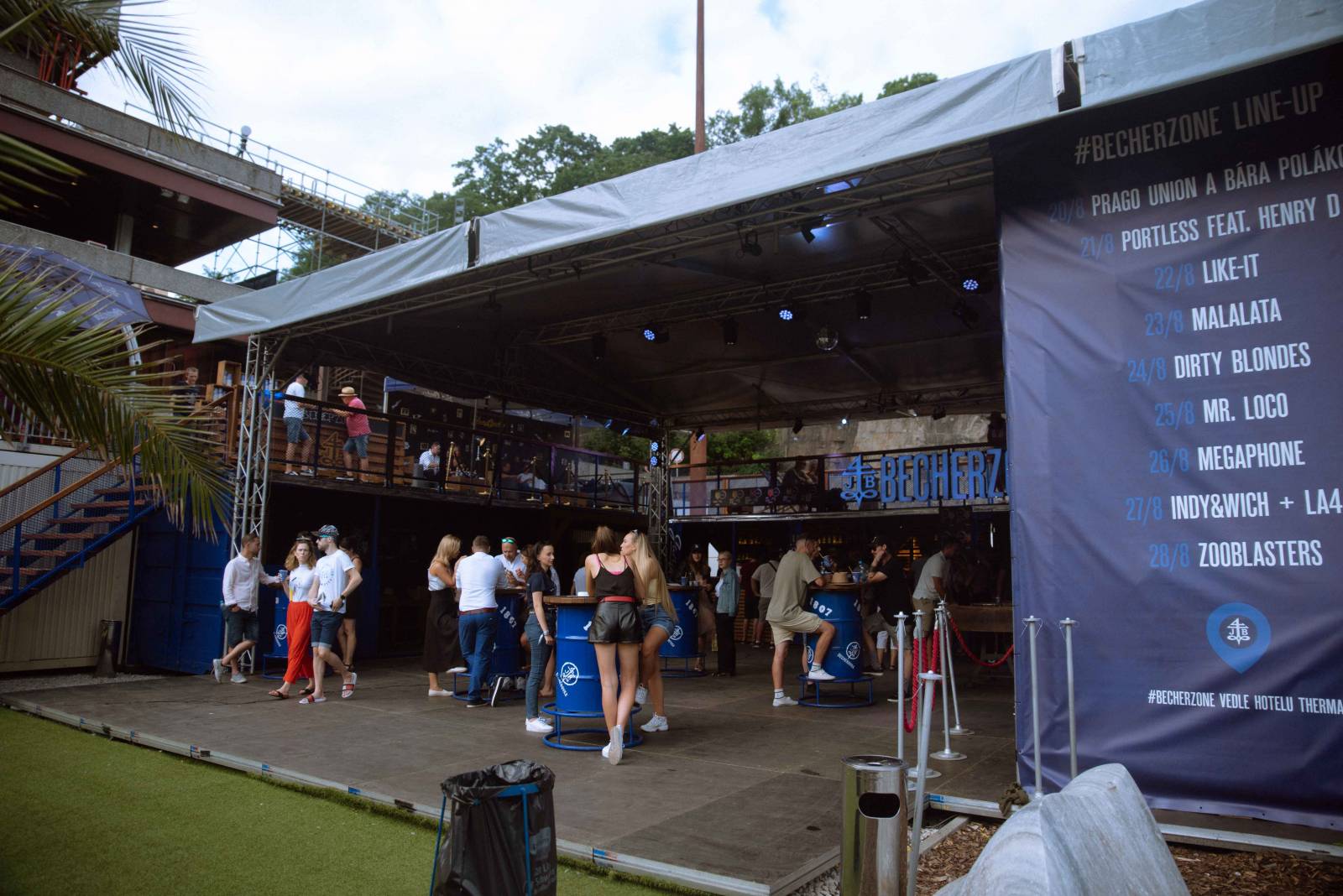 Druhý den filmového festivalu ve znamení premiér, rozruch vyvolal film Bestsellery