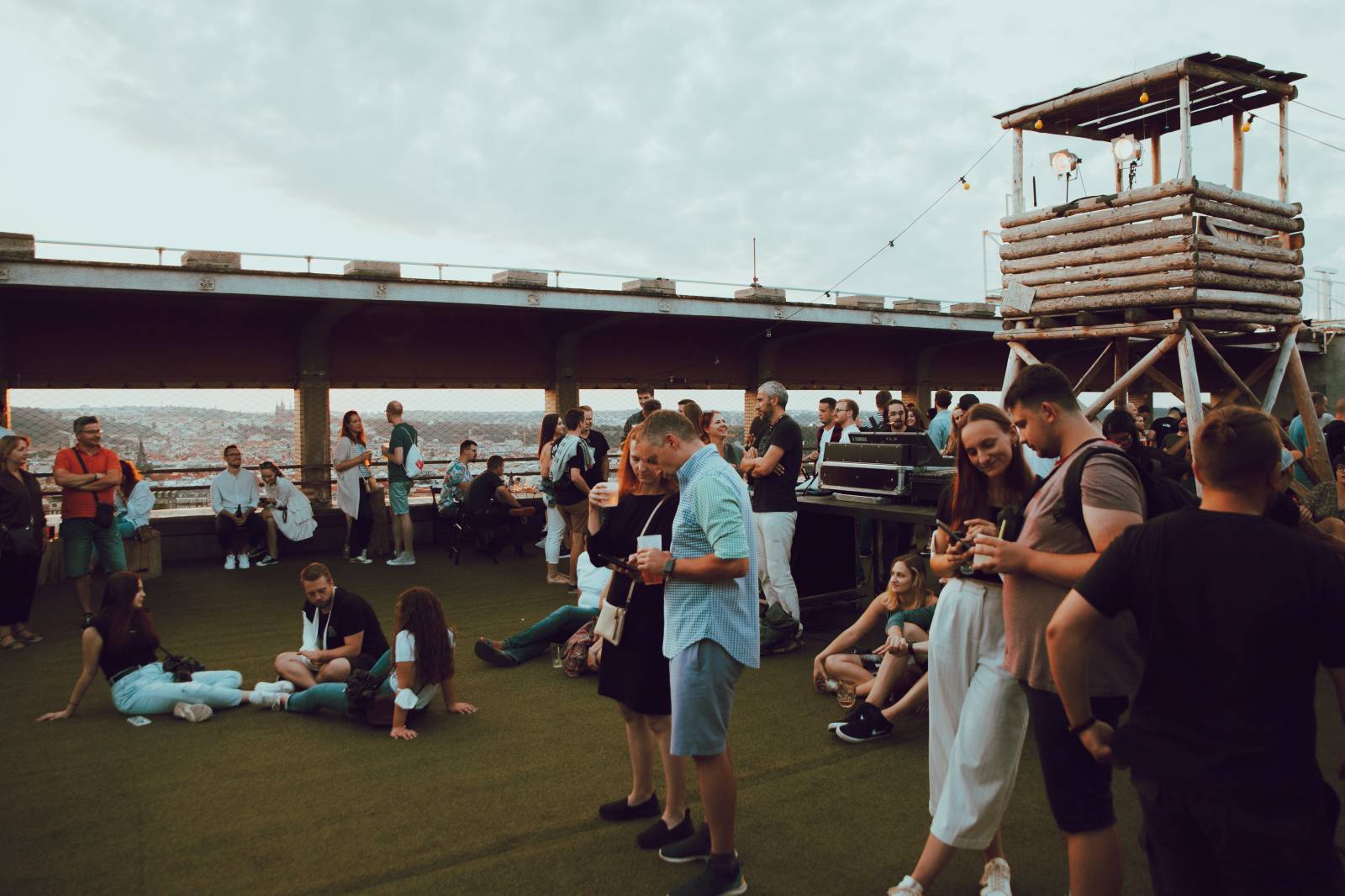 Billy Barman si podmanili Střechu Radost, i přes zákaz skákání se fanoušci bavili